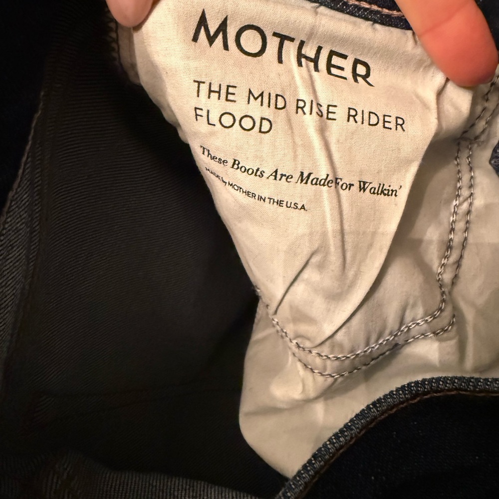 MOTHER Mid Rise Rider Flood Jeans - Picture 3 of 4
